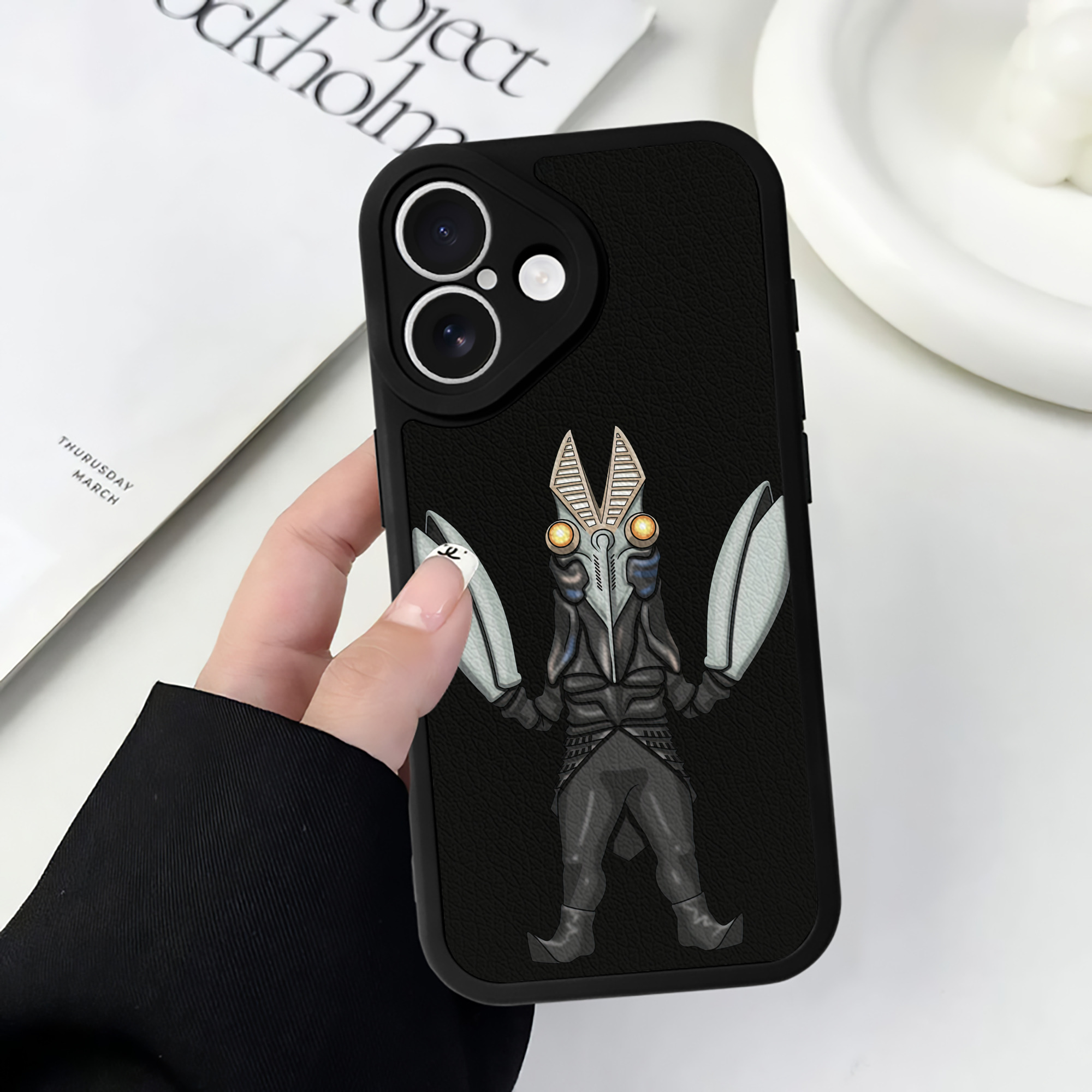 （画像用） ウルトラマン Ultraman 【iPhone 16シリーズ対応】シリコンスマホケース（レザー調） 材質：シリコン